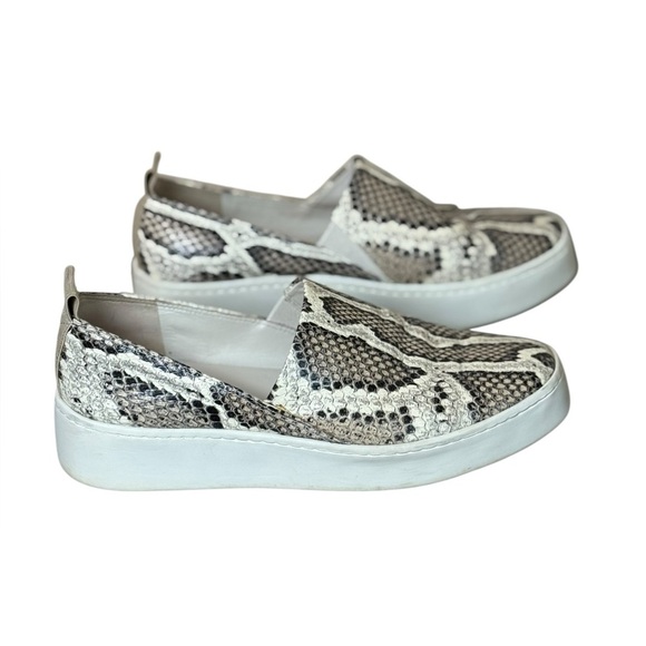 Vince Saxon 2 Mottled Snake Gray Womens Loafers 5.5M Casual Reputation Neutral - Picture 3 of 9